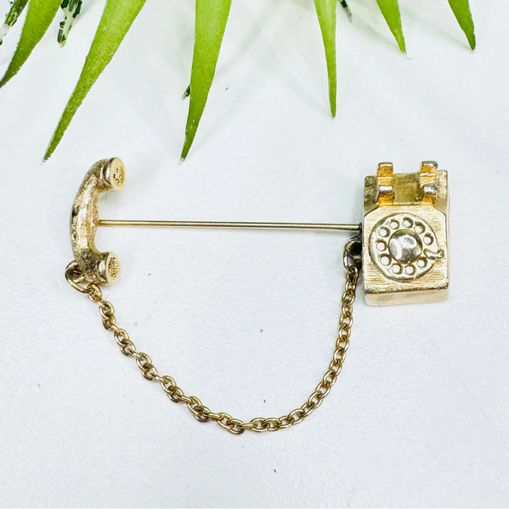 Vintage 70s Avon Rotary Telephone Chatelaine Dangle Cord Gold Tone Brooch